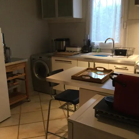 Landsted 1 1 Cuisine & Salle D'eau Privees Avec Piscine Et Jacuzzi Eyragues